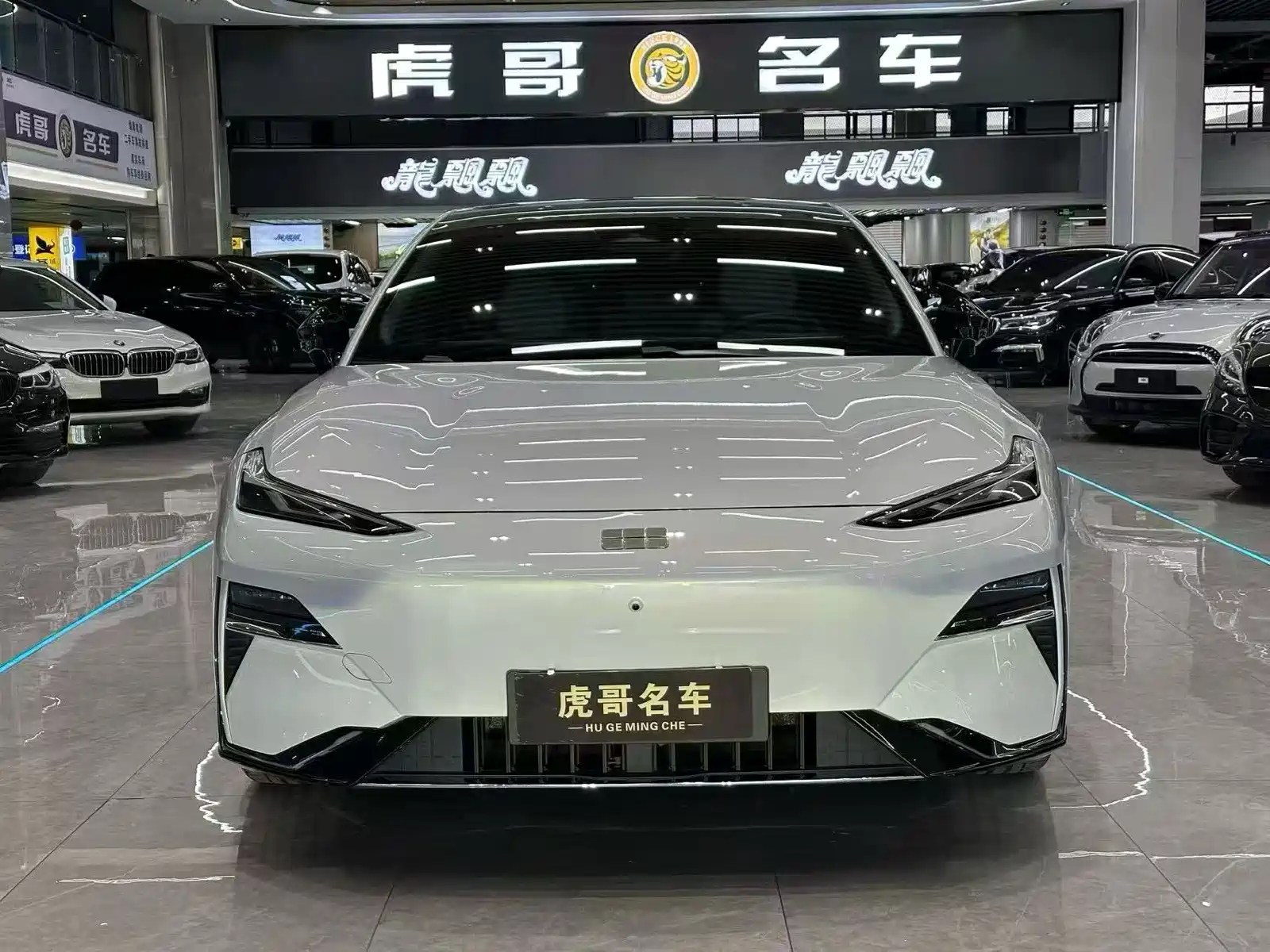 Фото 2 - Geely Galaxy Galaxy E8
