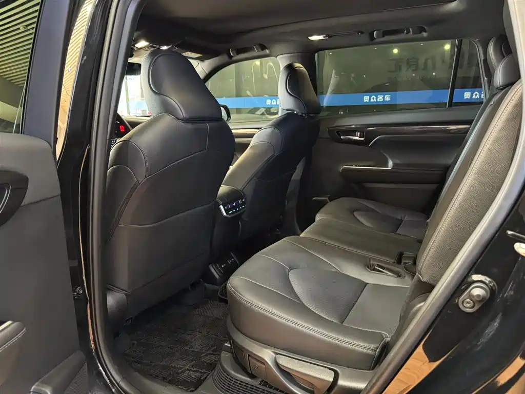 Toyota Crown Kluger 2022 2.5L HEV 4WD Flagship Edition фото 16