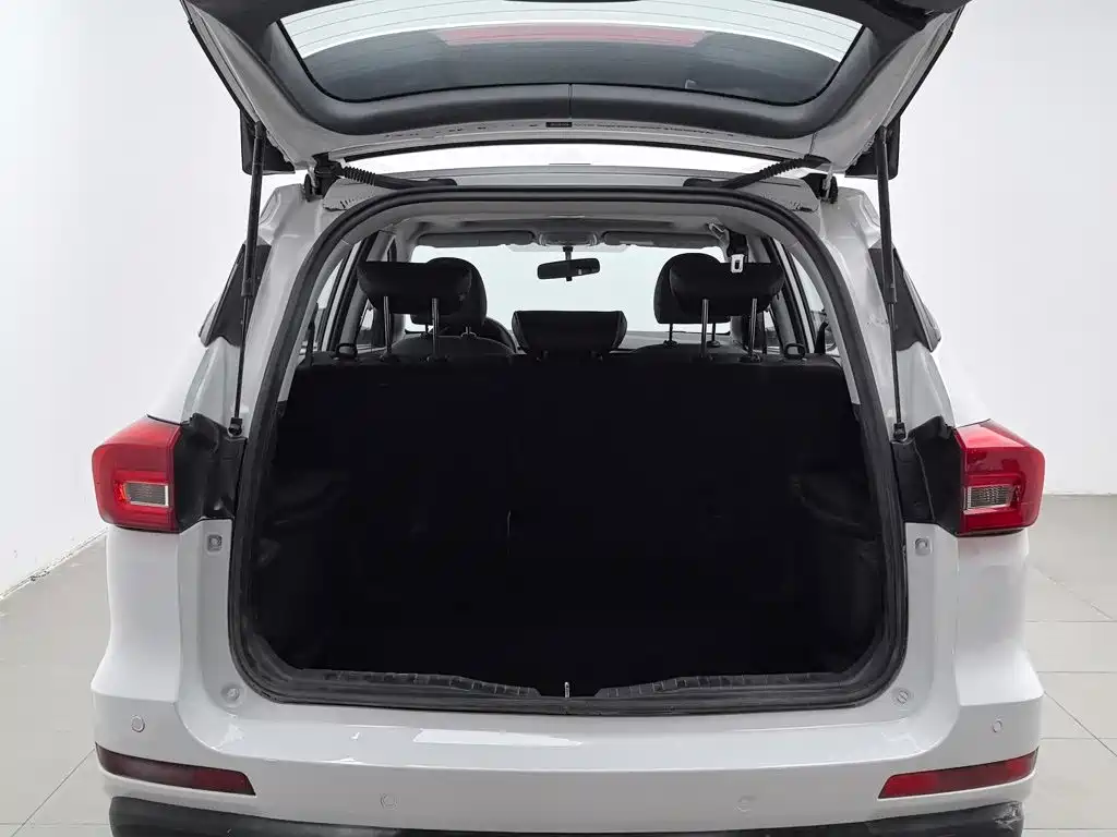Photo 16 - Haval M6