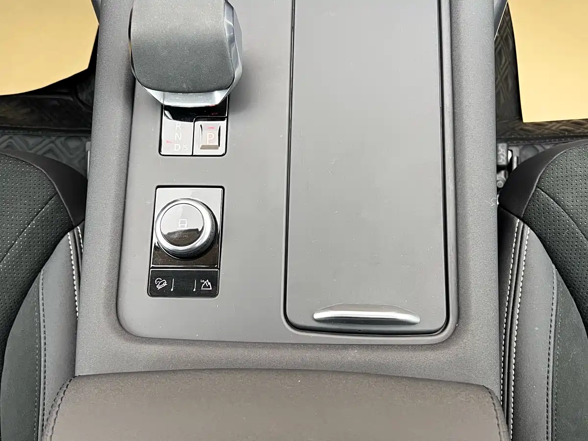 Land Rover Discovery 2024 Model 360PS S фото 28