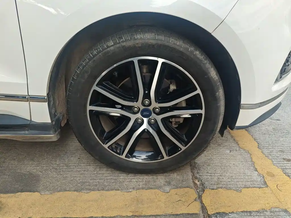 Фото 22 - Ford Edge