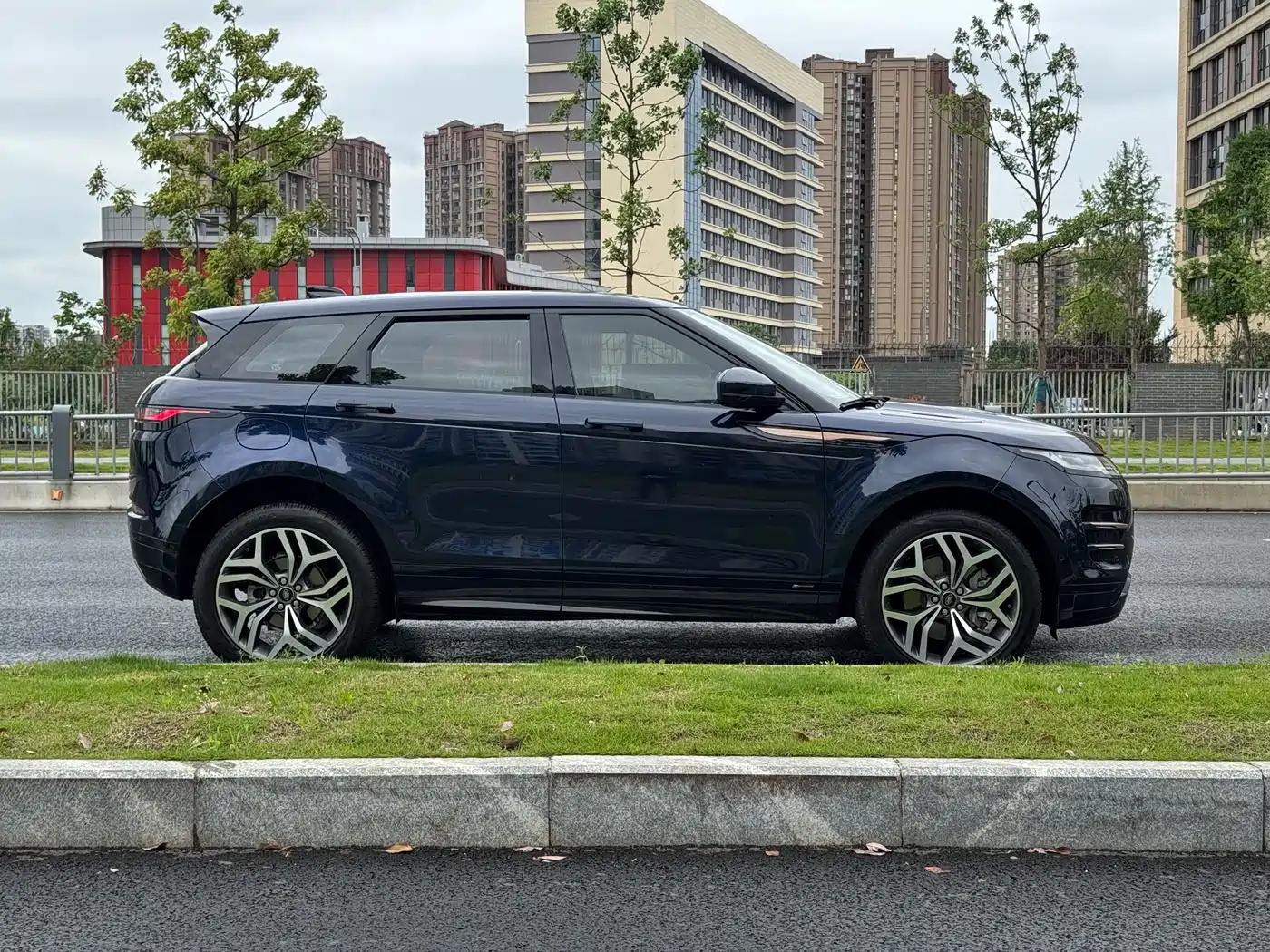 Land Rover Range Rover Evoque 2020 249PS R-DYNAMIC SE Sport Tech Edition фото 12