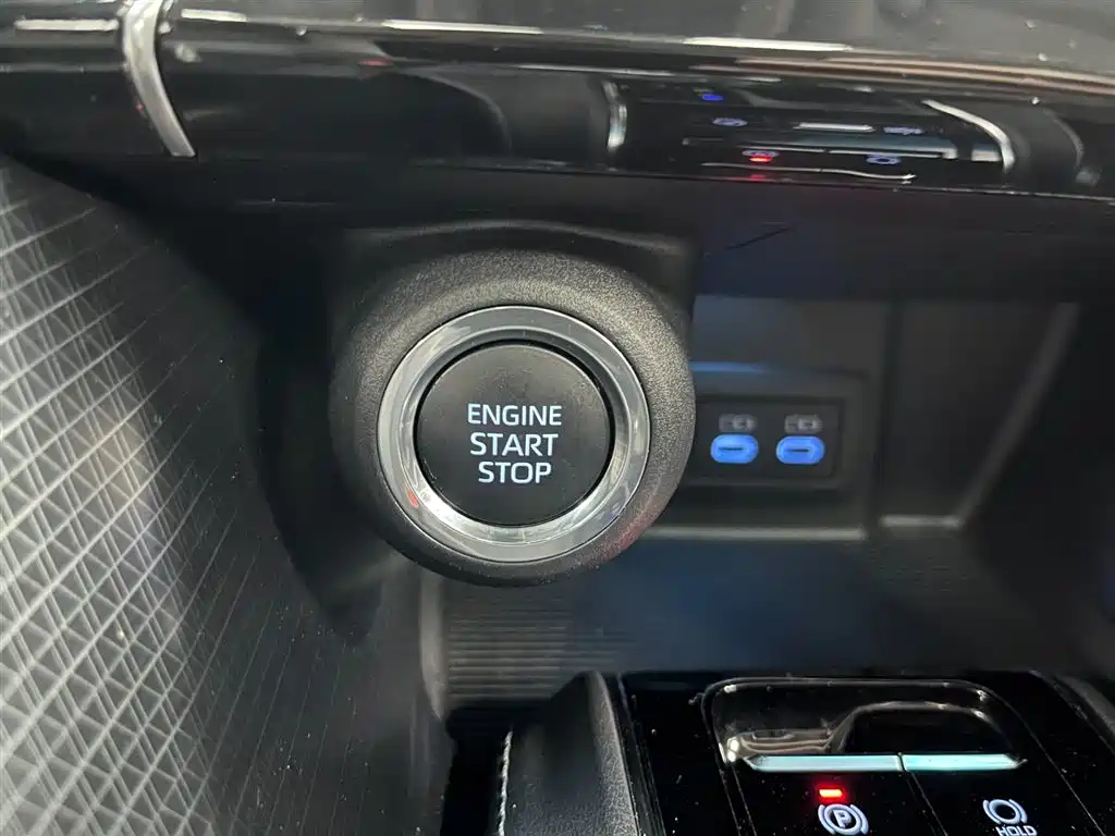 Toyota Venza 2022 2.0L CVT 2WD Premium фото 4