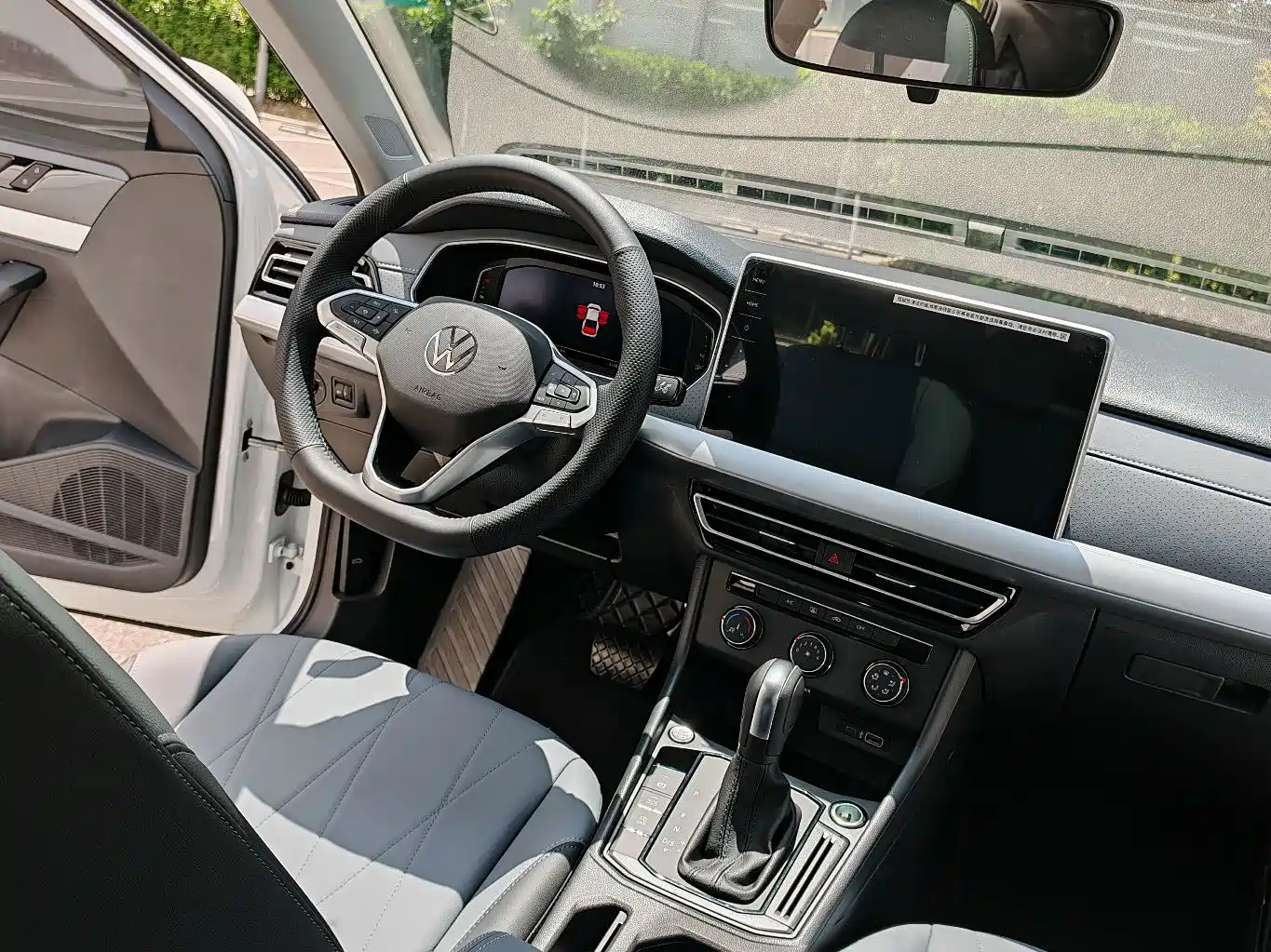 Volkswagen Lavida 2024 Model 1.5L Automatic Starlight 5 Million Edition фото 9