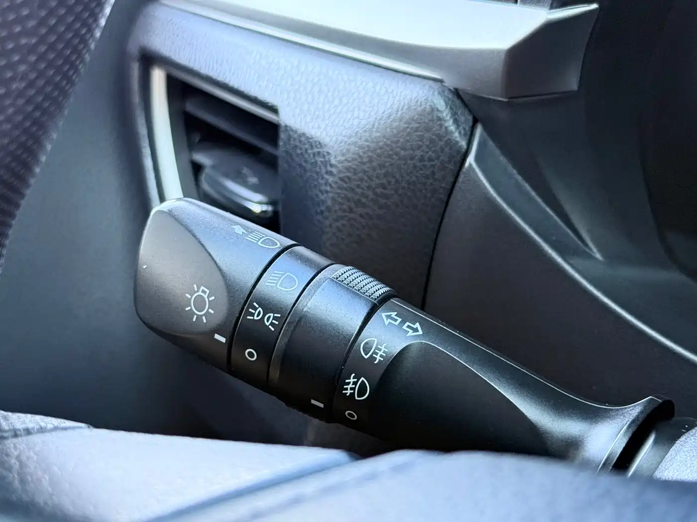 Toyota Levin 2016 1.6G CVT Elite Edition фото 21