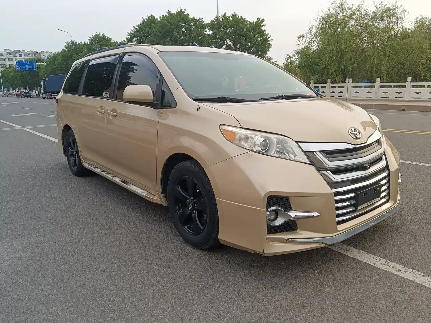 Toyota Sienna 2011 2.7L 2WD Automatic фото 3