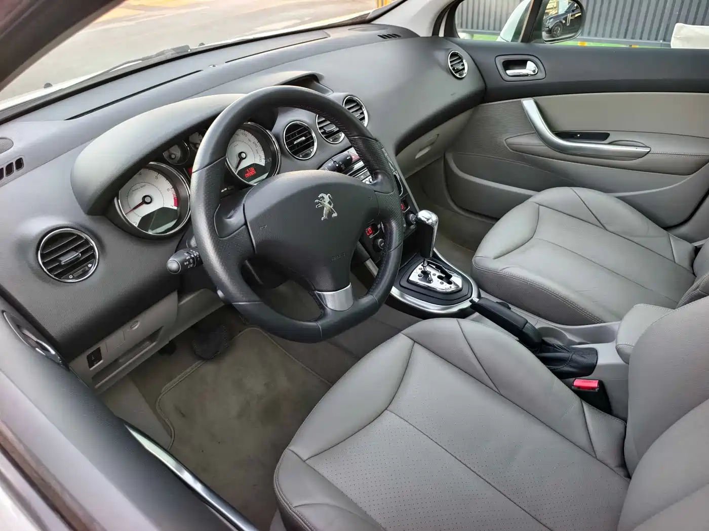Peugeot 308 (Import) 2012 1.6T SW Luxury фото 8