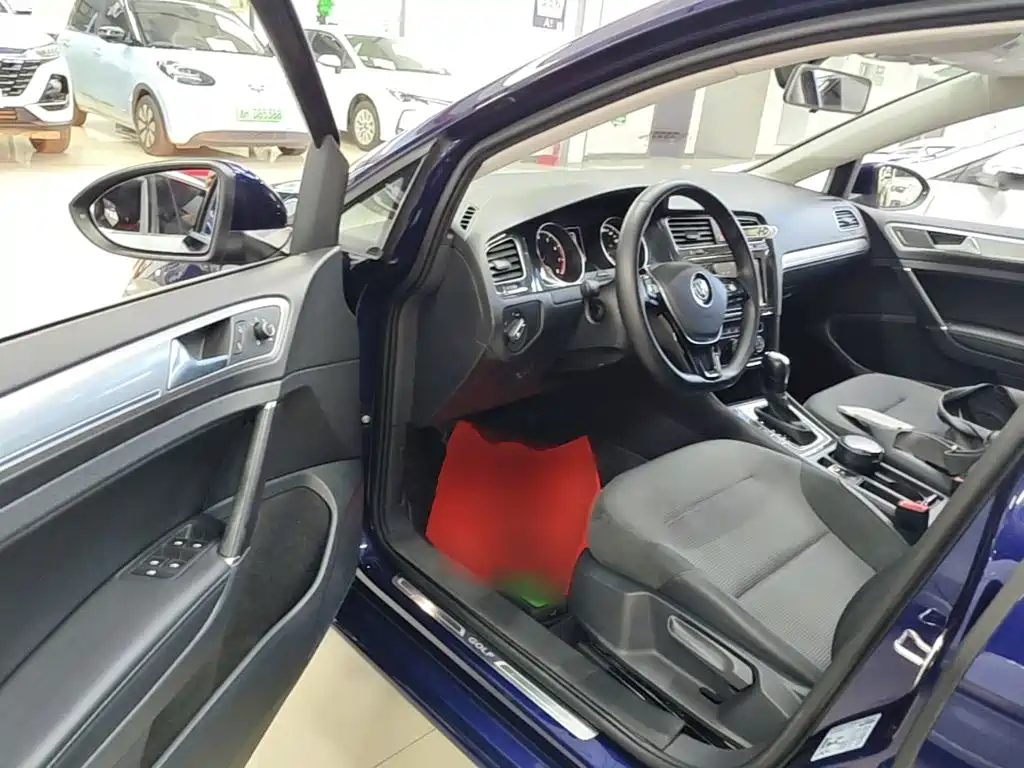 Фото 16 - Volkswagen Golf