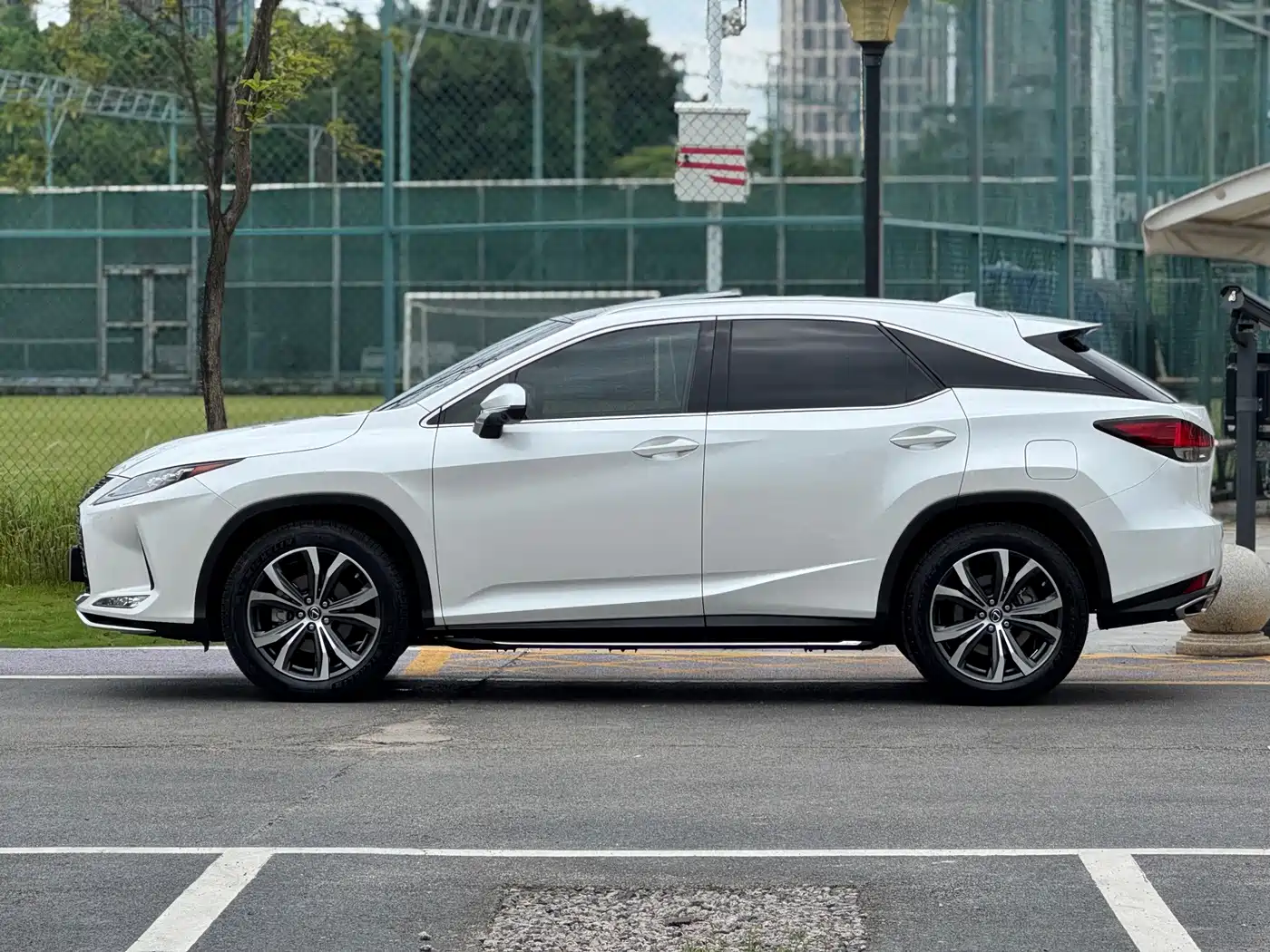 Фото 3 - Lexus RX