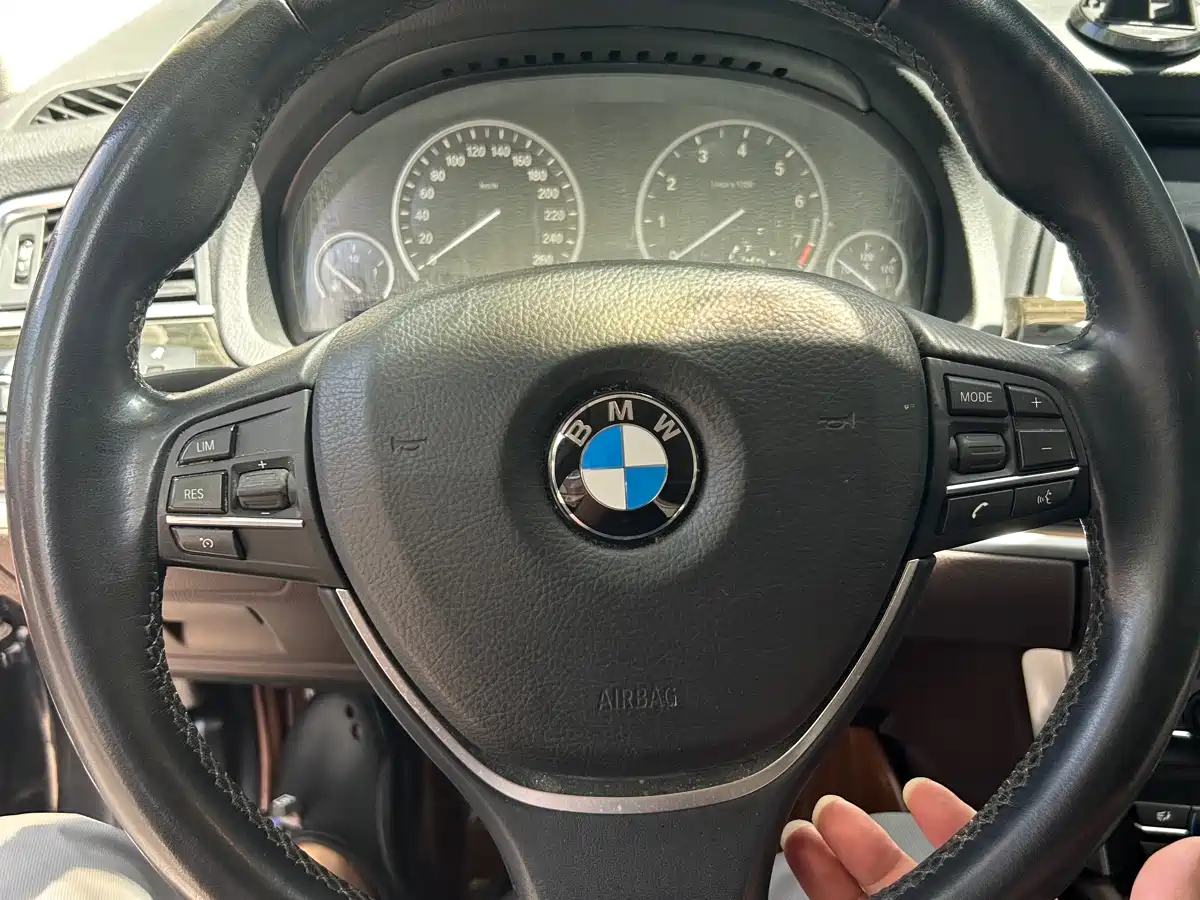 BMW 5 Series GT 2014 528i Luxury фото 19