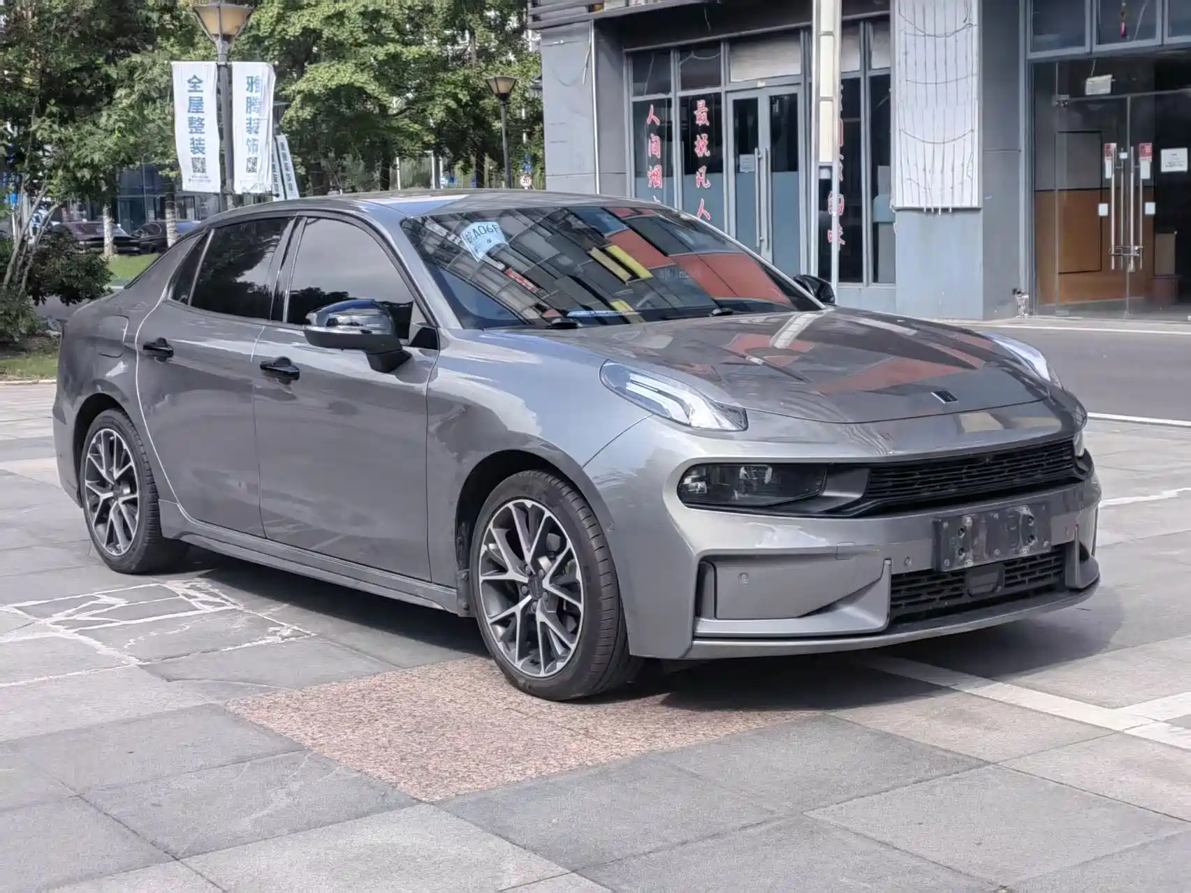 Photo 3 - Lynk & Co 03