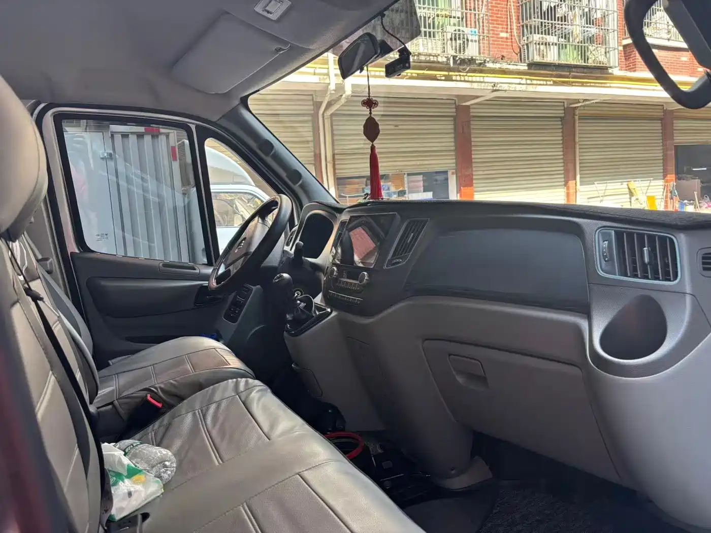 Foton Tuyano 2023 2023 2.0T Manual Urban Edition Short Wheelbase Medium Roof Single Rear Tire 5/6/9-Seater