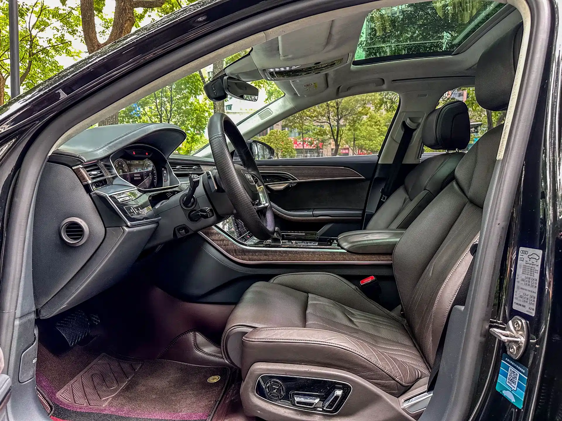 Фото 13 - Audi A8