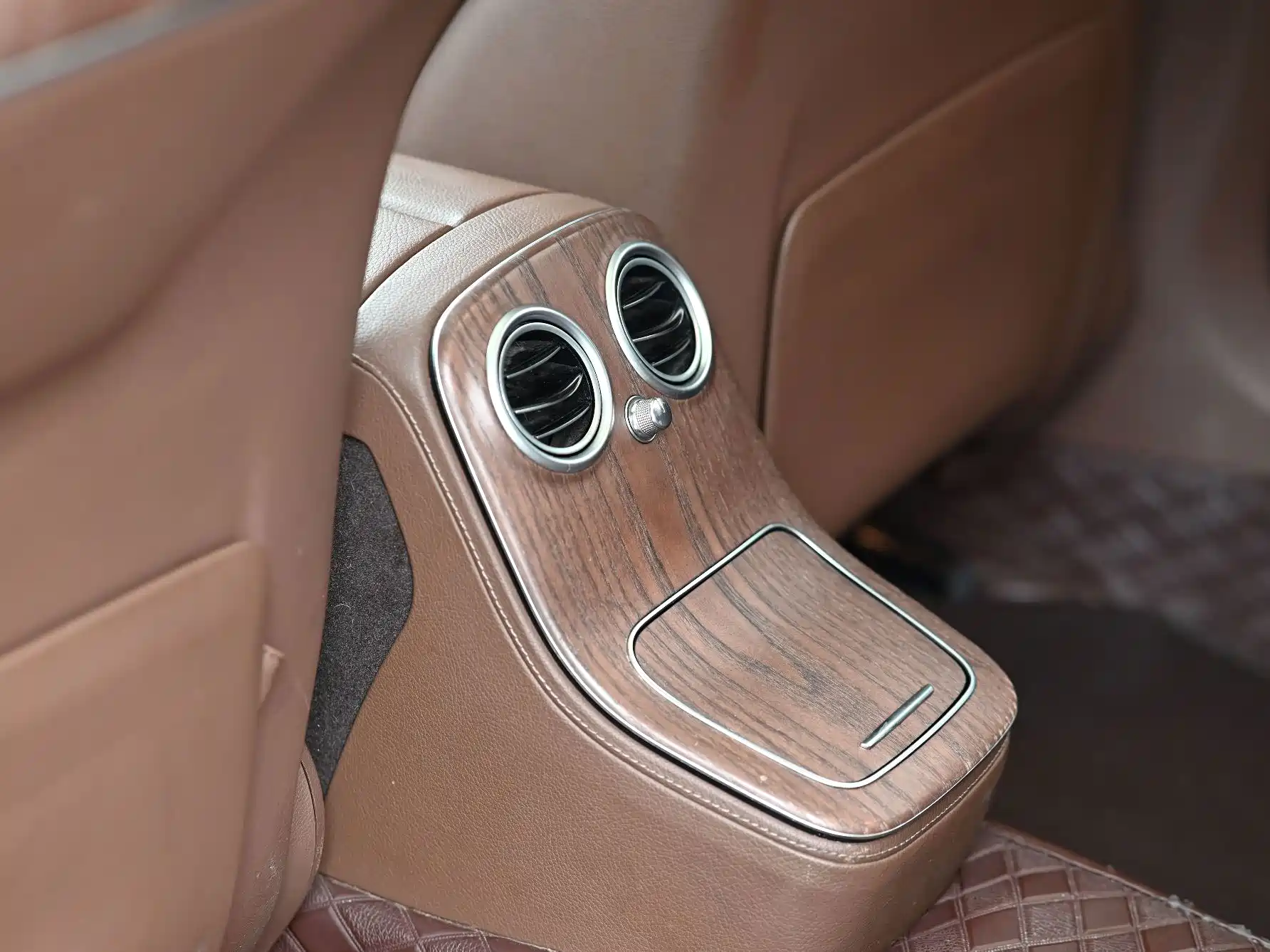 Фото 12 - Mercedes-Benz E-Class