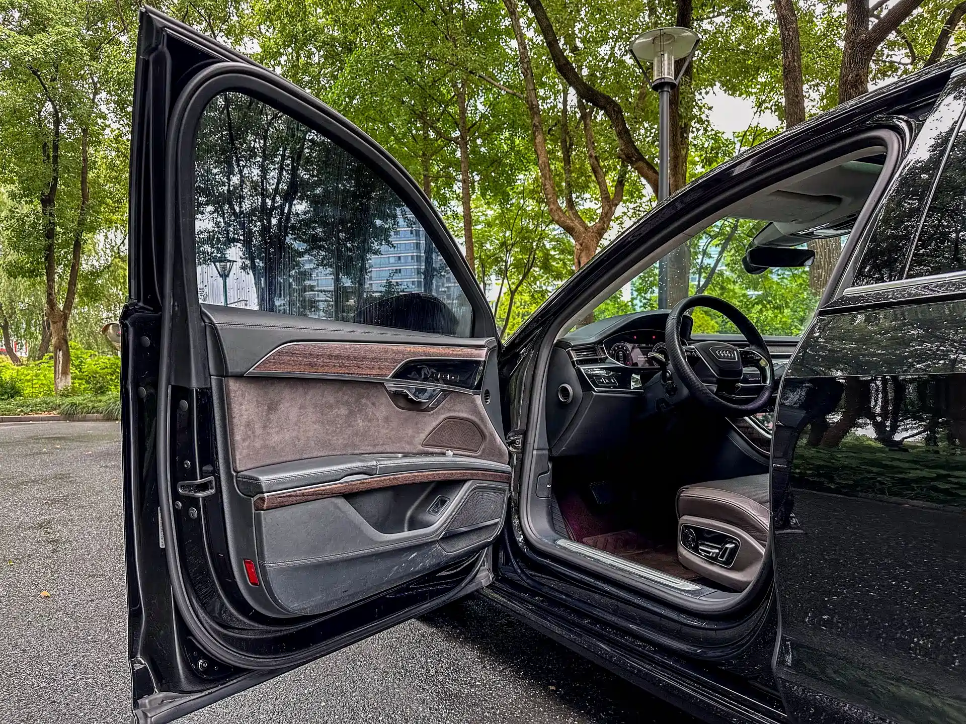 Фото 12 - Audi A8