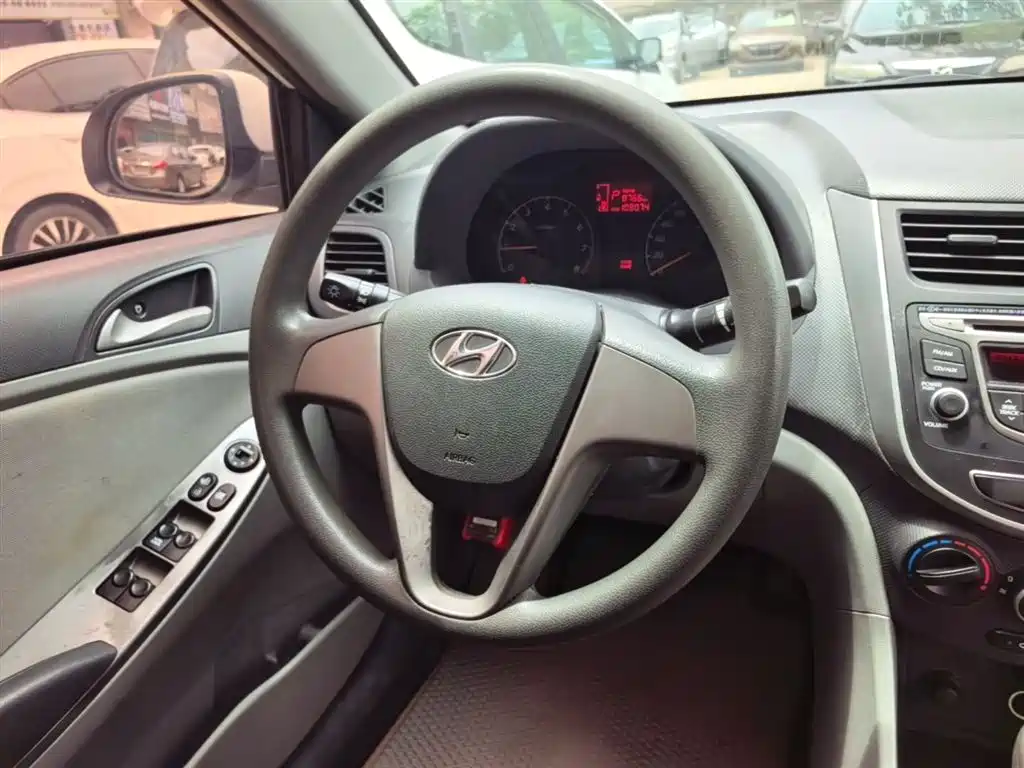 HYUNDAI RENA