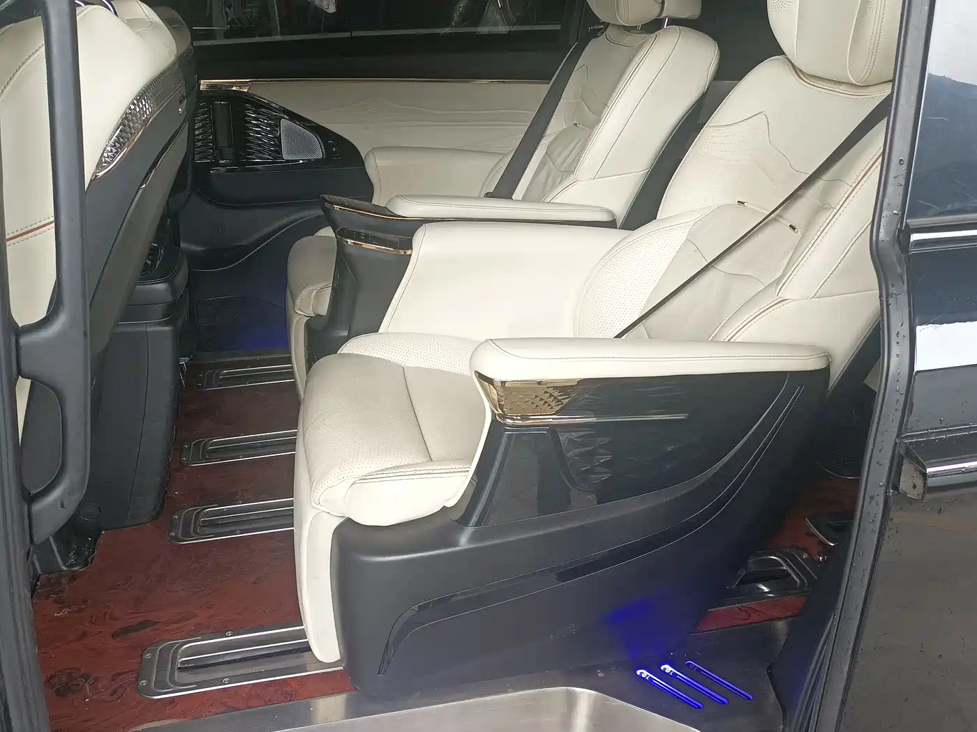GAC Trumpchi Trumpchi M8 2023 Model Master Series 400T Flagship Edition фото 7