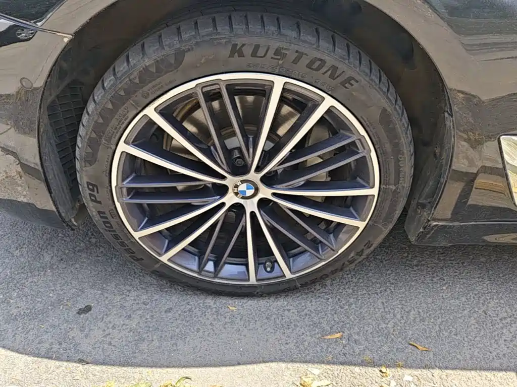 Фото 23 - BMW 5 Series