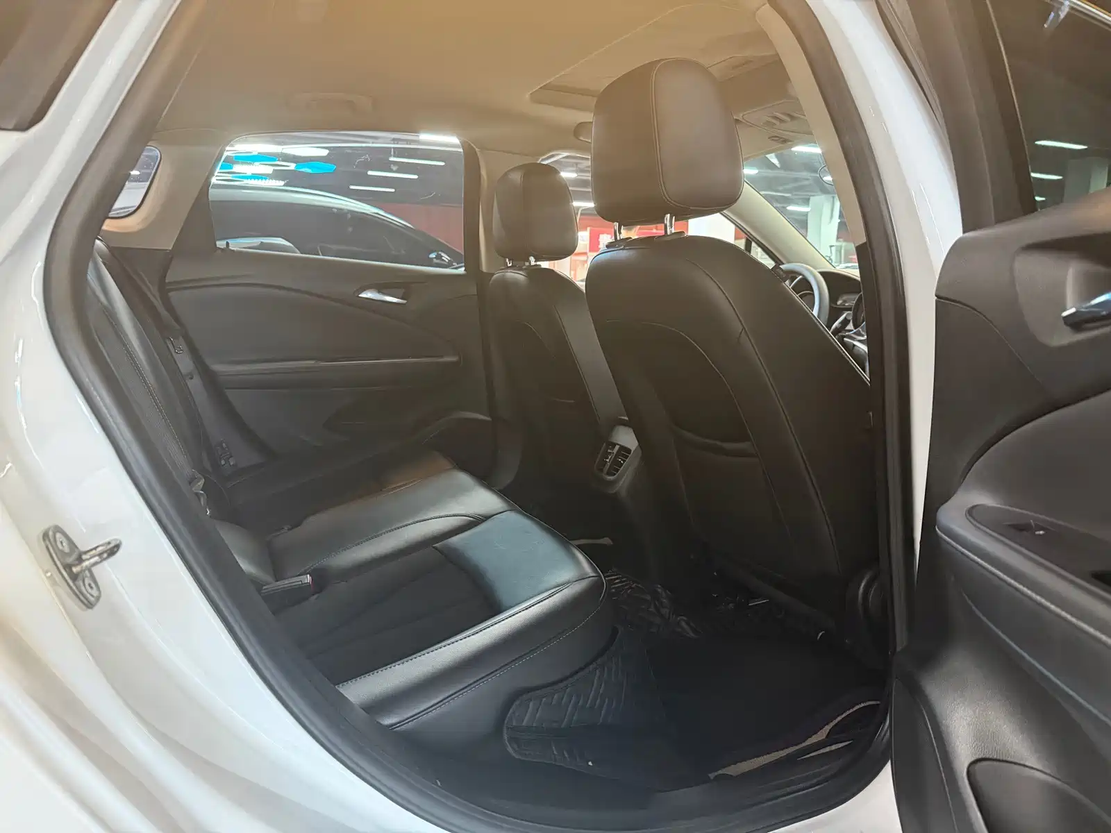 Photo 4 - Buick Verano