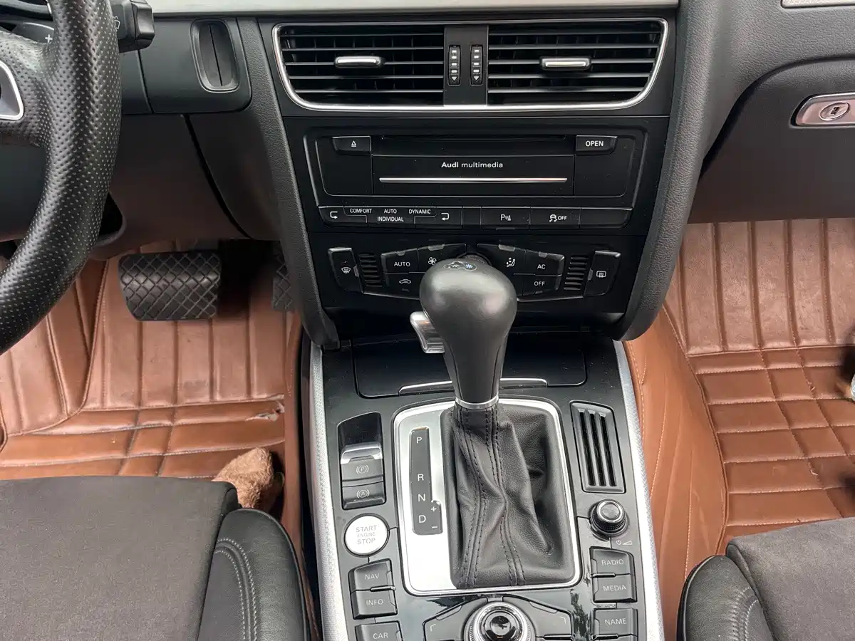Audi A4L 2011 2011 2.0 TFSI Sport