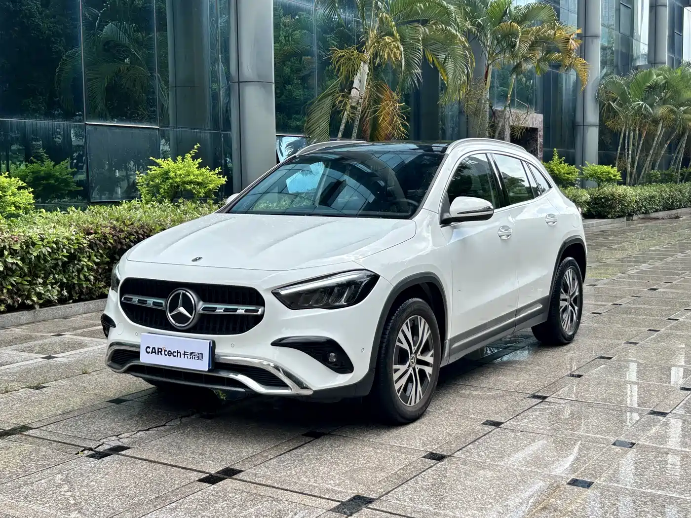MERCEDES-BENZ GLA