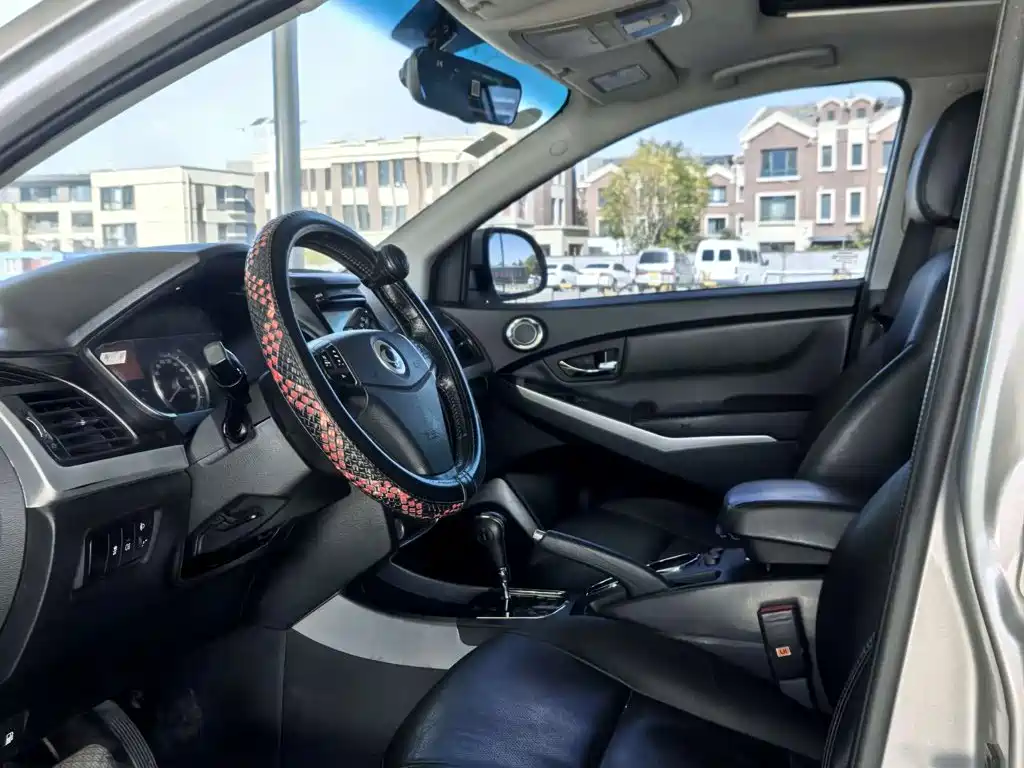 SsangYong Korando 2013 2014 2.0L Gasoline 2WD Automatic Luxury Navigation Edition