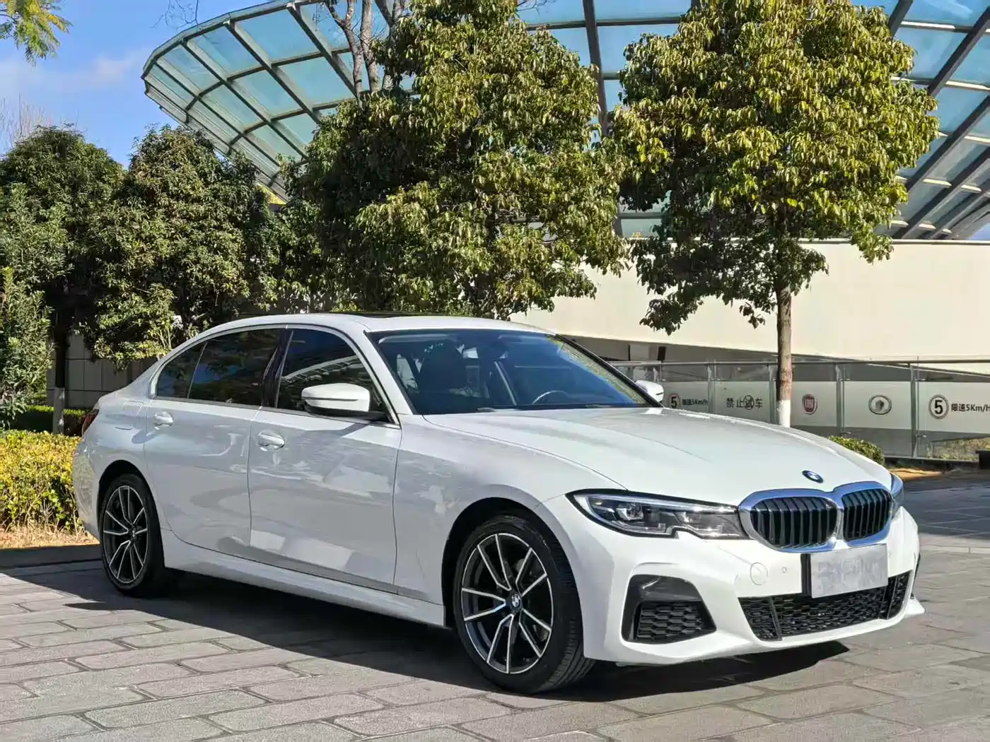 BMW 3 SERIES