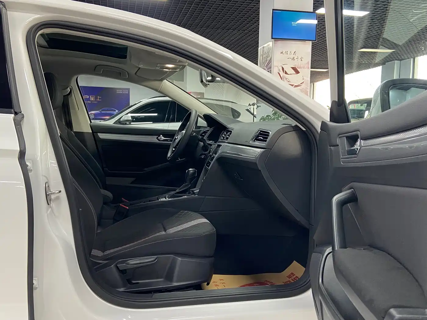 Volkswagen Lamando 2019 230TSI DSG Vision Edition China V фото 17