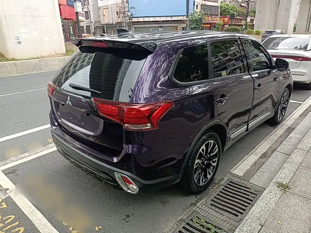 MITSUBISHI OUTLANDER