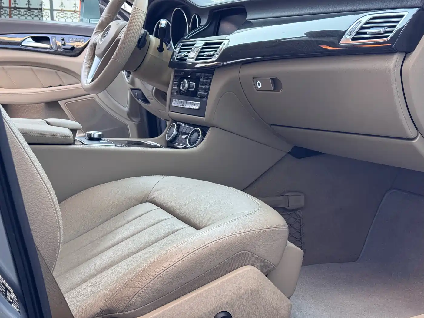 Mercedes-Benz CLS 2012 CLS 300 CGI фото 24