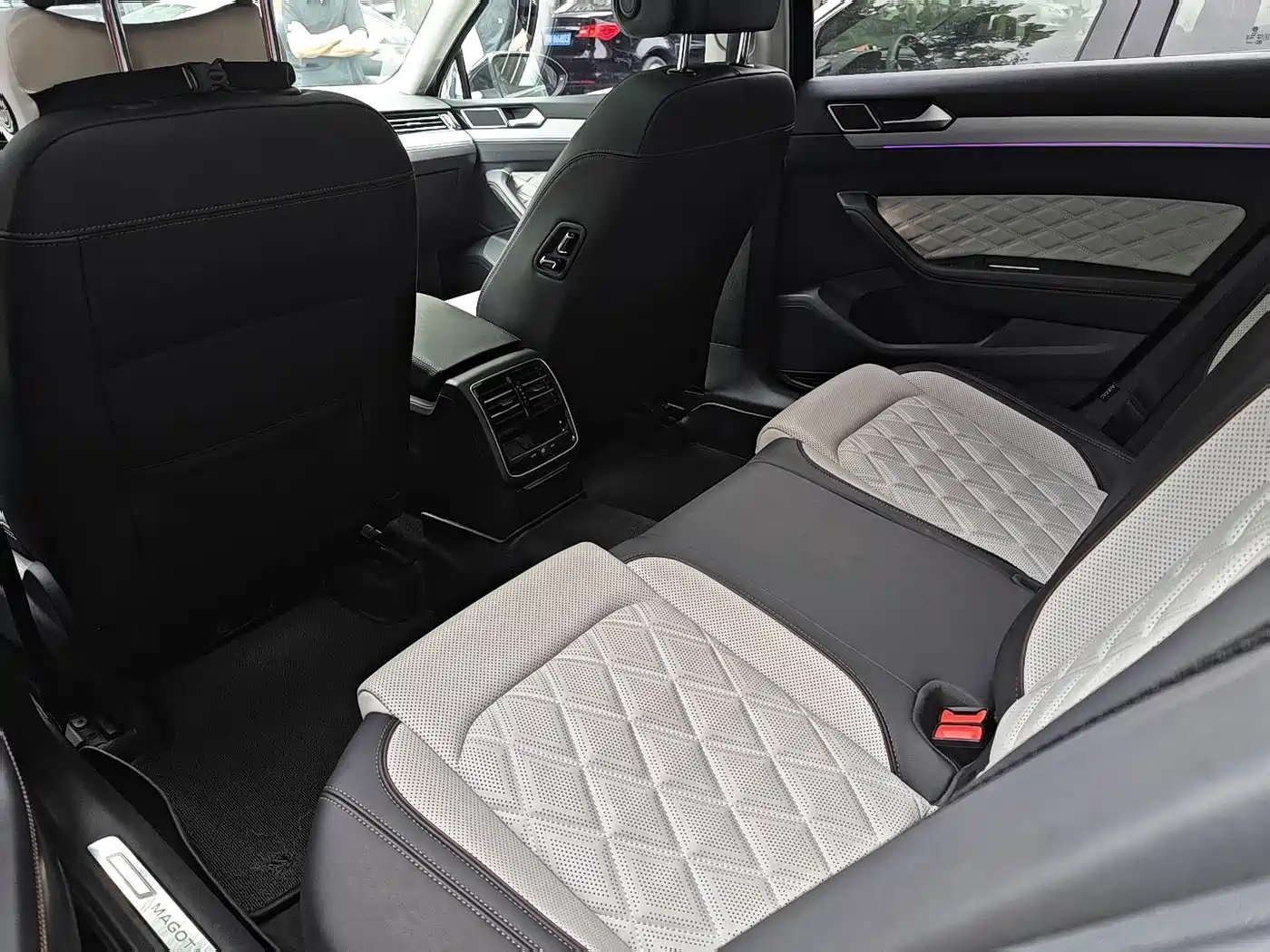 Volkswagen Magotan 2023 Model 2 Million Commemorative Edition 330TSI DSG Luxury фото 7