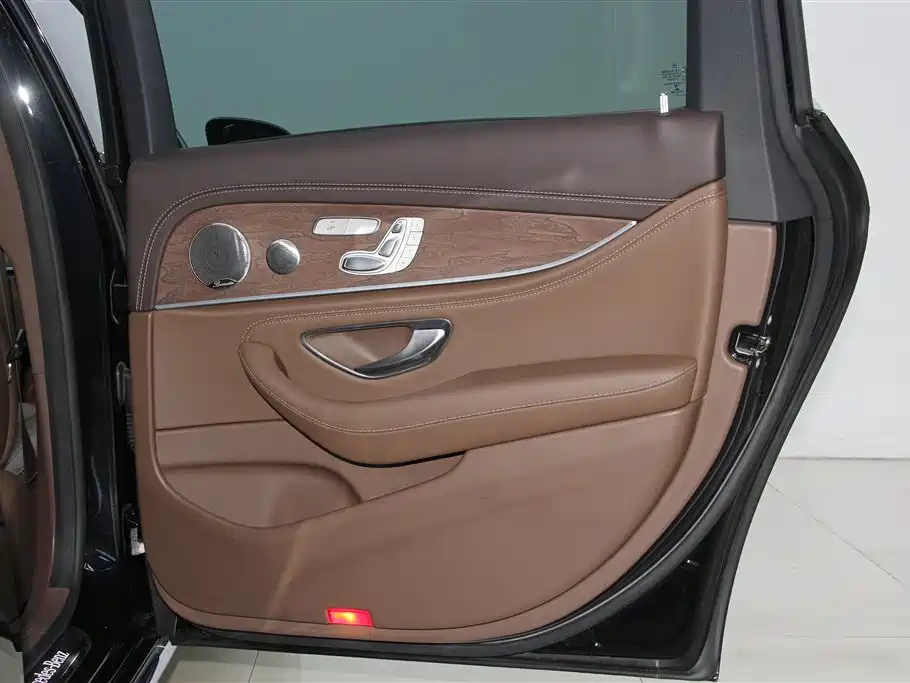 Mercedes-Benz E-Class 2022 E 300 L Luxury фото 33
