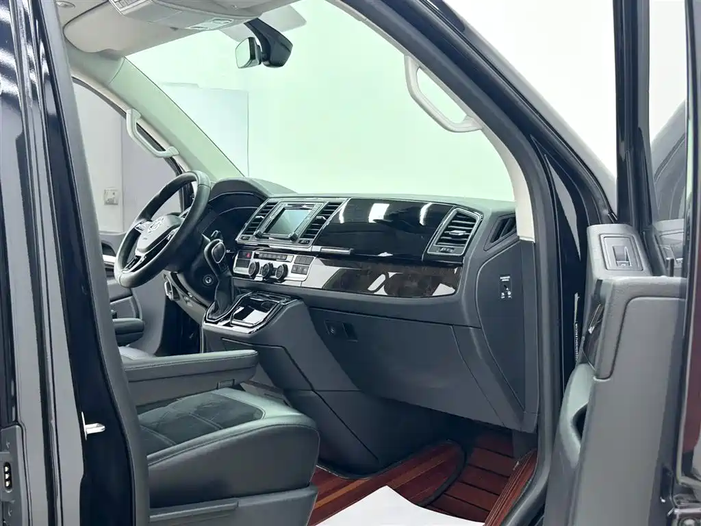 Volkswagen Multivan 2018 2.0TSI 2WD Luxury Edition 7-Seater фото 11