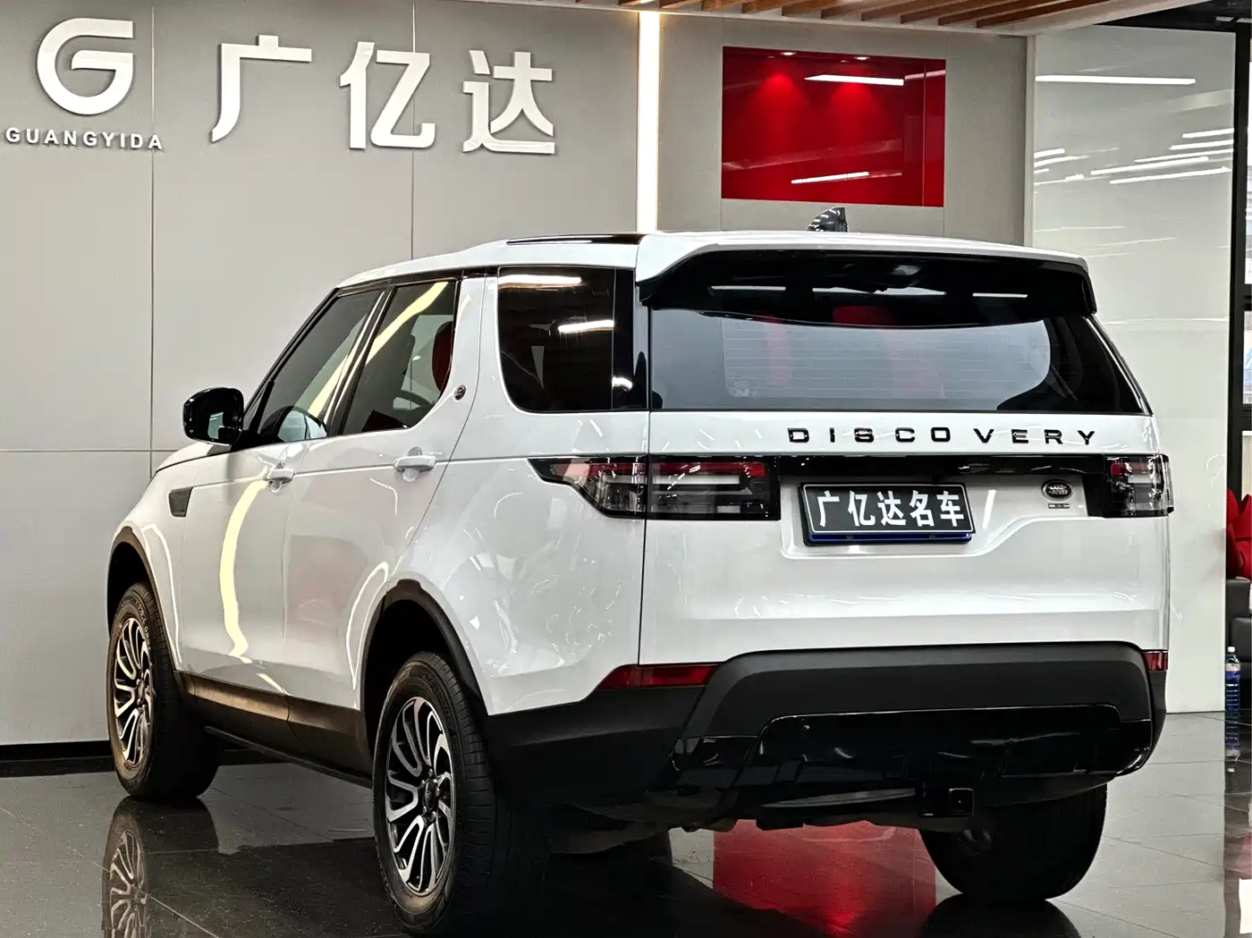 Land Rover Discovery 2017 3.0 SC V6 SE фото 20