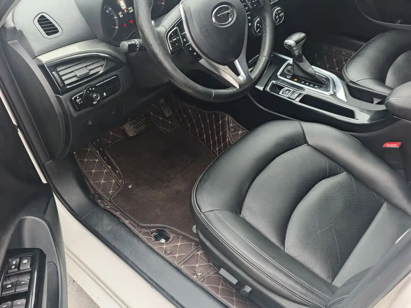 GAC Trumpchi Trumpchi GA6 2016 235T DCT Luxury Edition фото 6