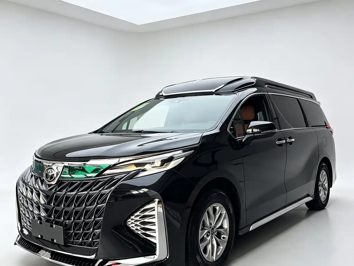 Toyota Granvia 2026 Model 2.5L Hybrid Luxury Edition