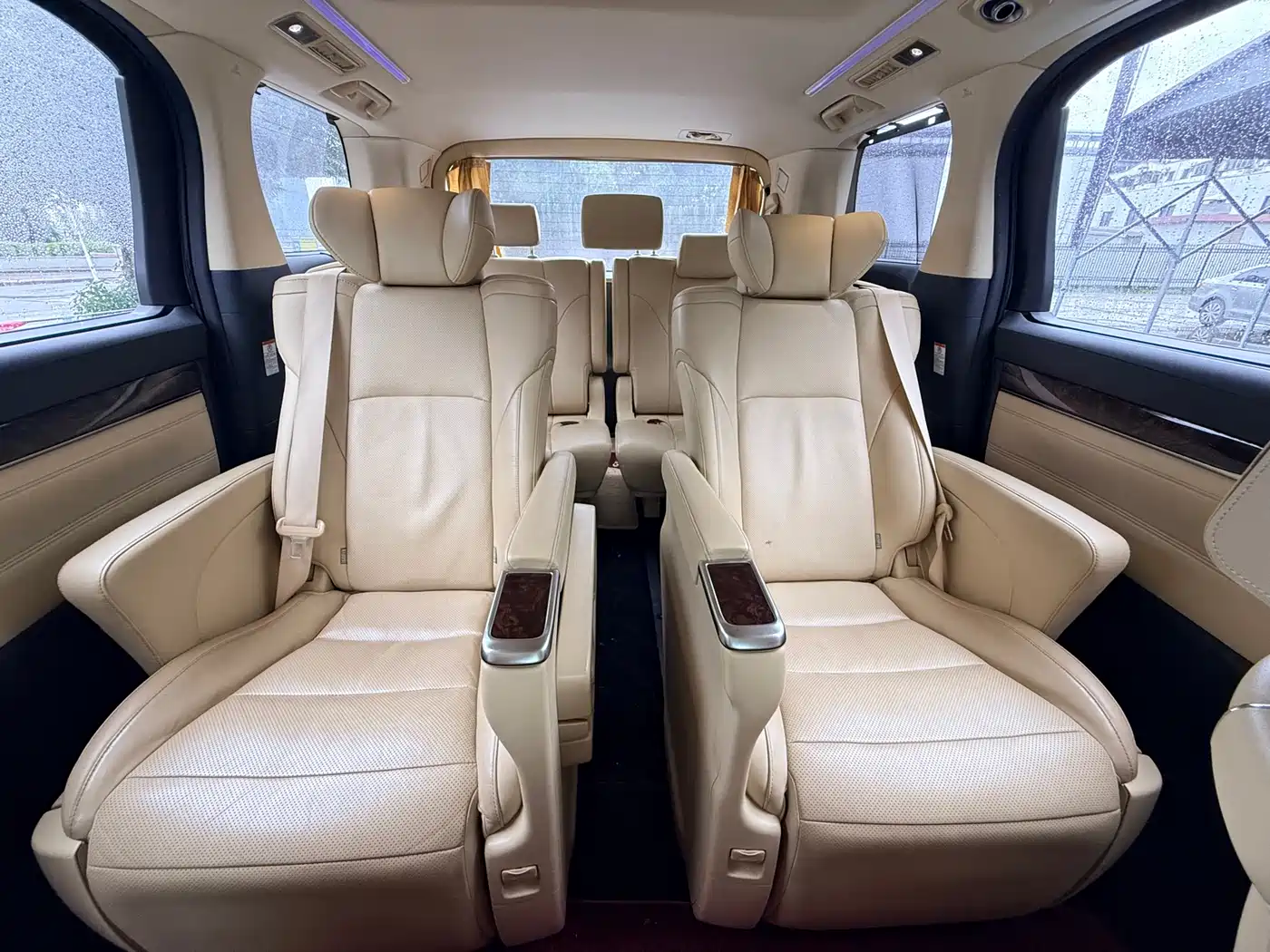 Toyota Alphard 2018 3.5L Luxury фото 13