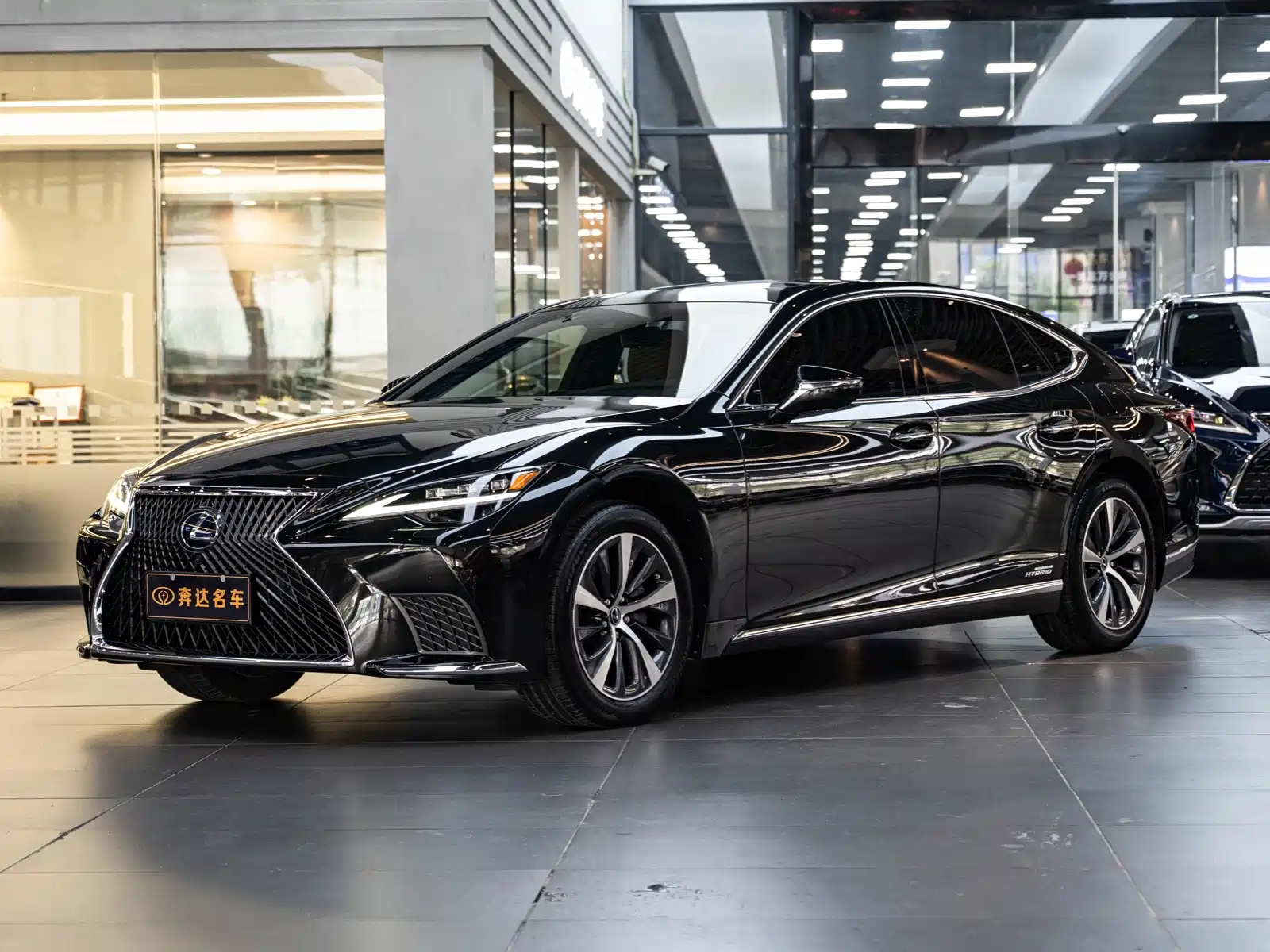 Фото 1 - Lexus LS