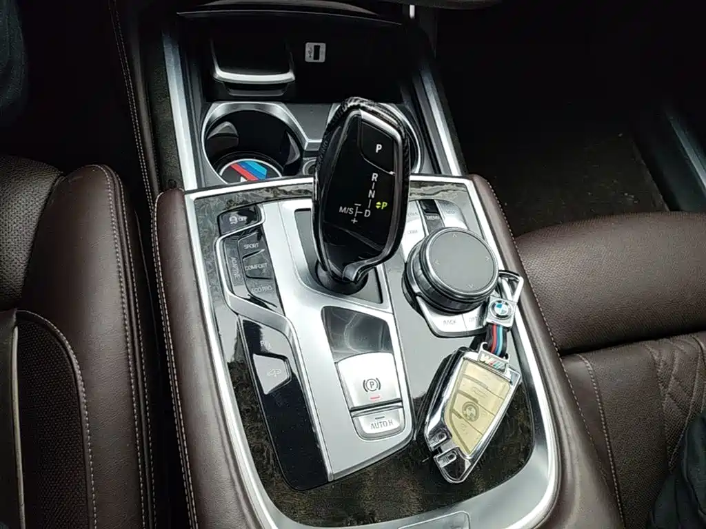 BMW 7 Series 2016 740Li Leading Edition фото 14