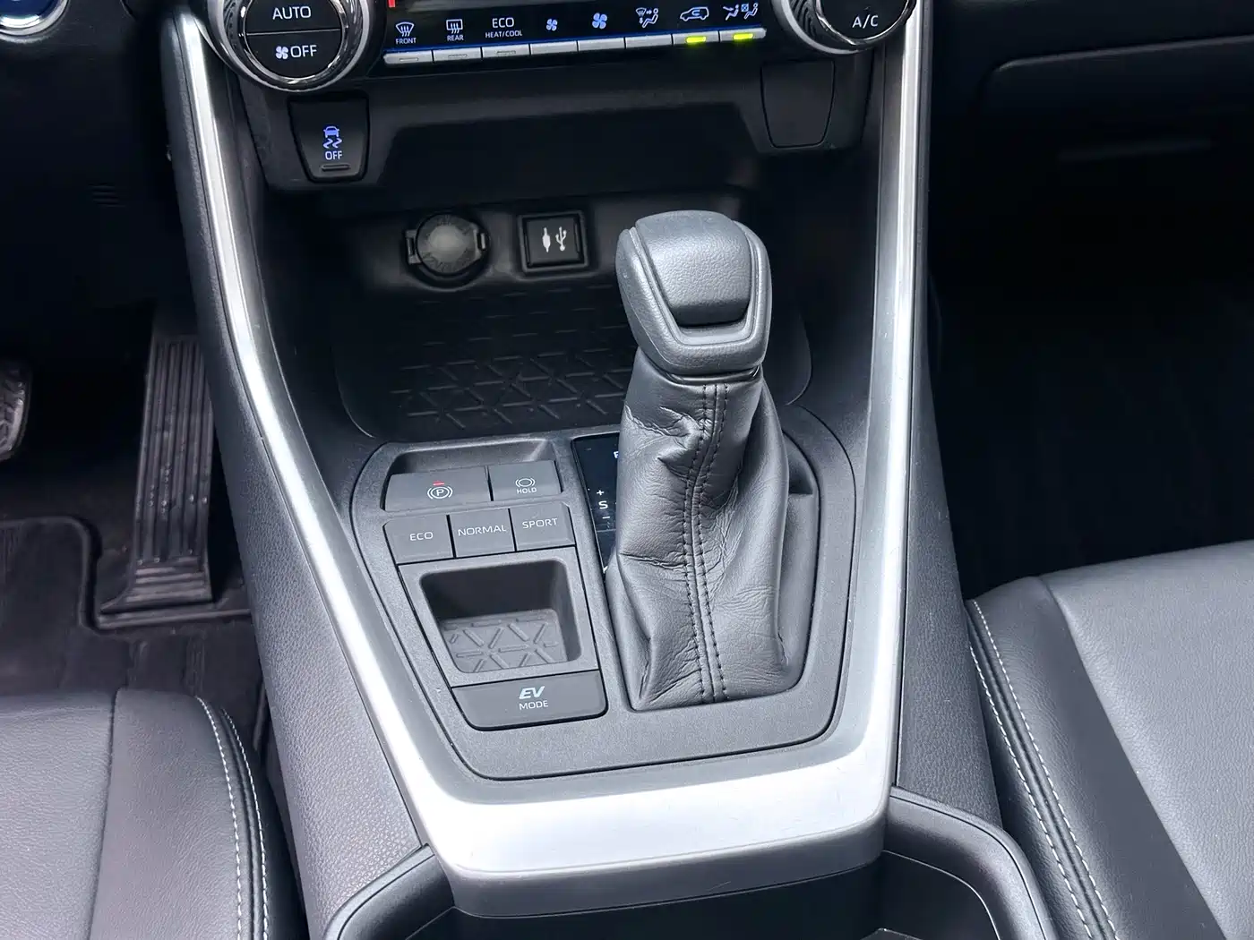 Toyota Wildlander 2020 Dual Engine 2.5L E-CVT FWD Luxury фото 23