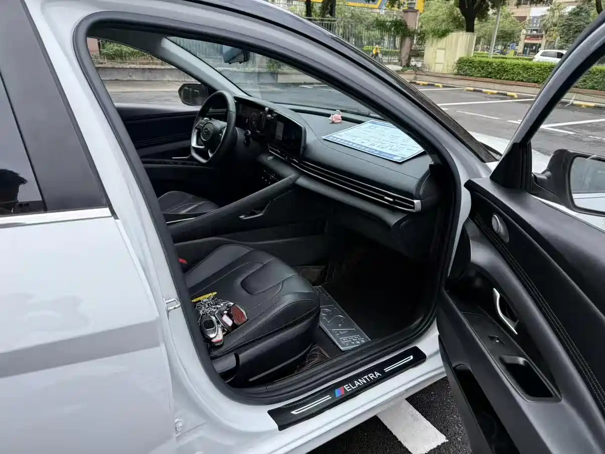 Hyundai Elantra 2022 1.5L CVT GLX Elite Edition фото 10