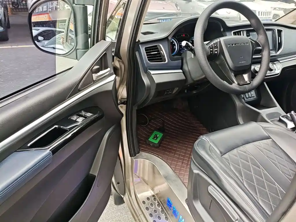 Dongfeng Fengxing Lingzhi New Energy 2023 2022 Standard Luxury Model 7-Seater