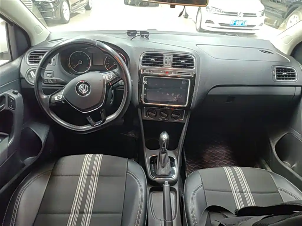 Volkswagen Polo 2018 1.5L Auto Comfort фото 10