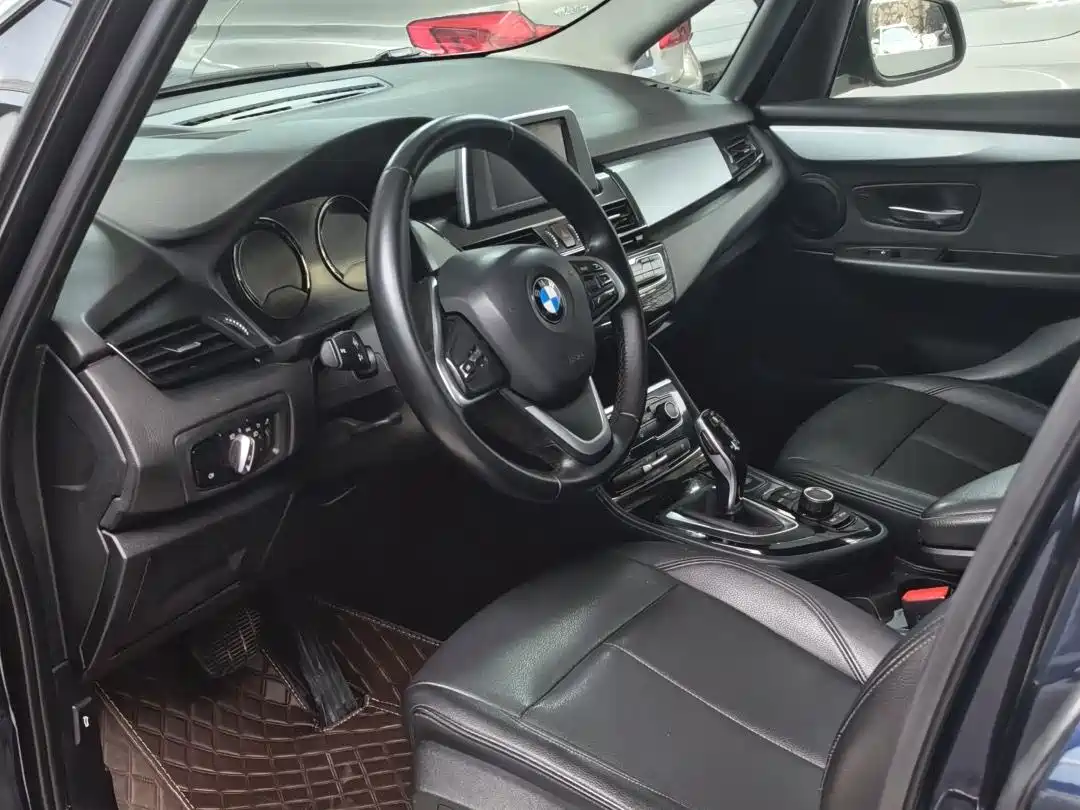 BMW 2 Series Gran Tourer 2018 220i Luxury Line фото 10