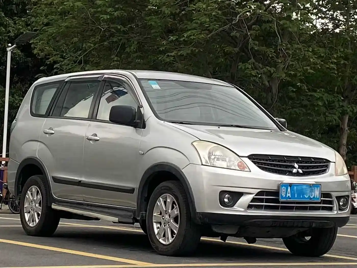 Mitsubishi Zinger 2011 2.0L Manual Luxury фото 3