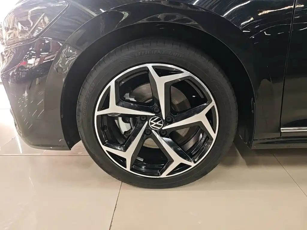 Фото 23 - Volkswagen Passat