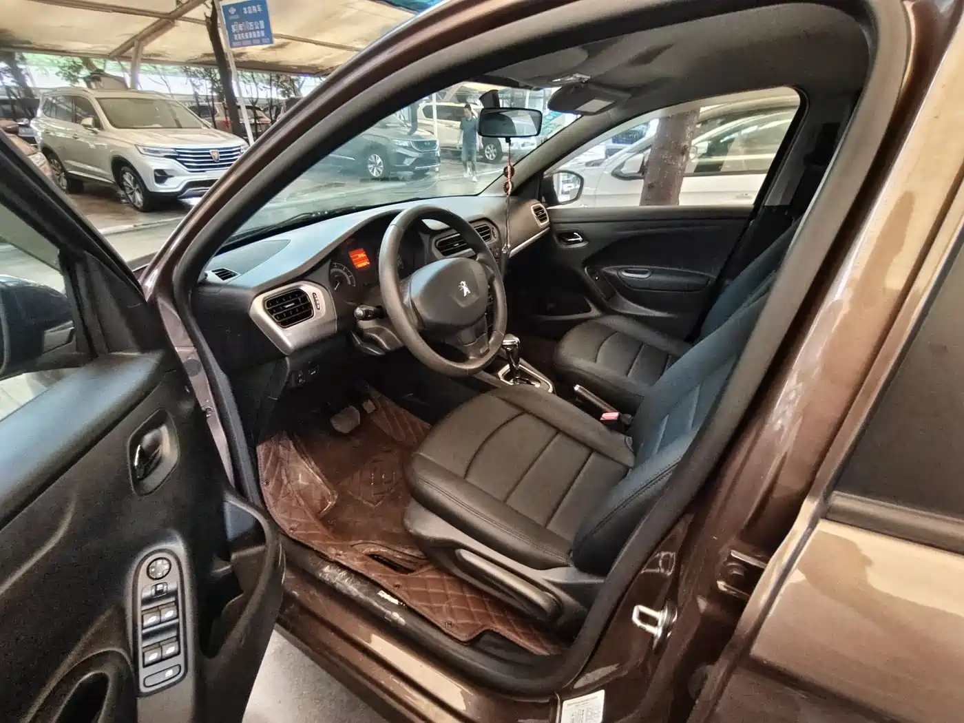 Peugeot 301 2014 1.6L Automatic Comfort Edition фото 4