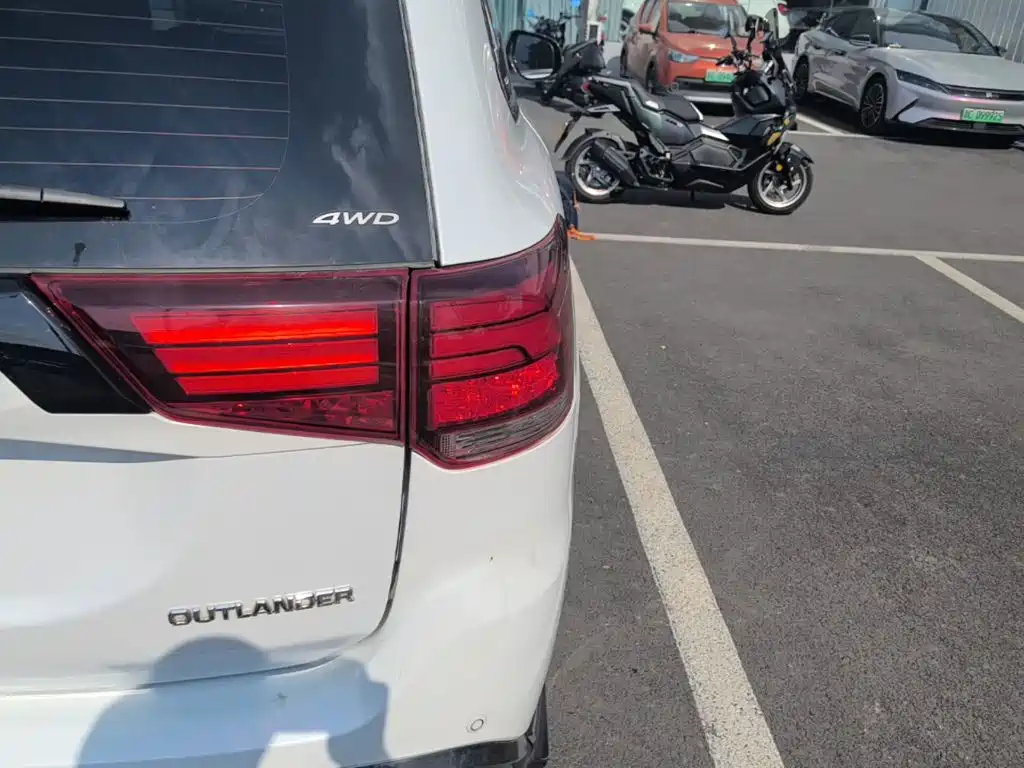 Mitsubishi Outlander 2023 2021 2.4L 4WD Yaodong Edition 5-seater