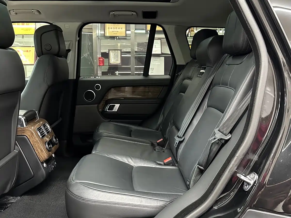 Land Rover Range Rover 2019 3.0 SC V6 Golden Age Edition фото 5