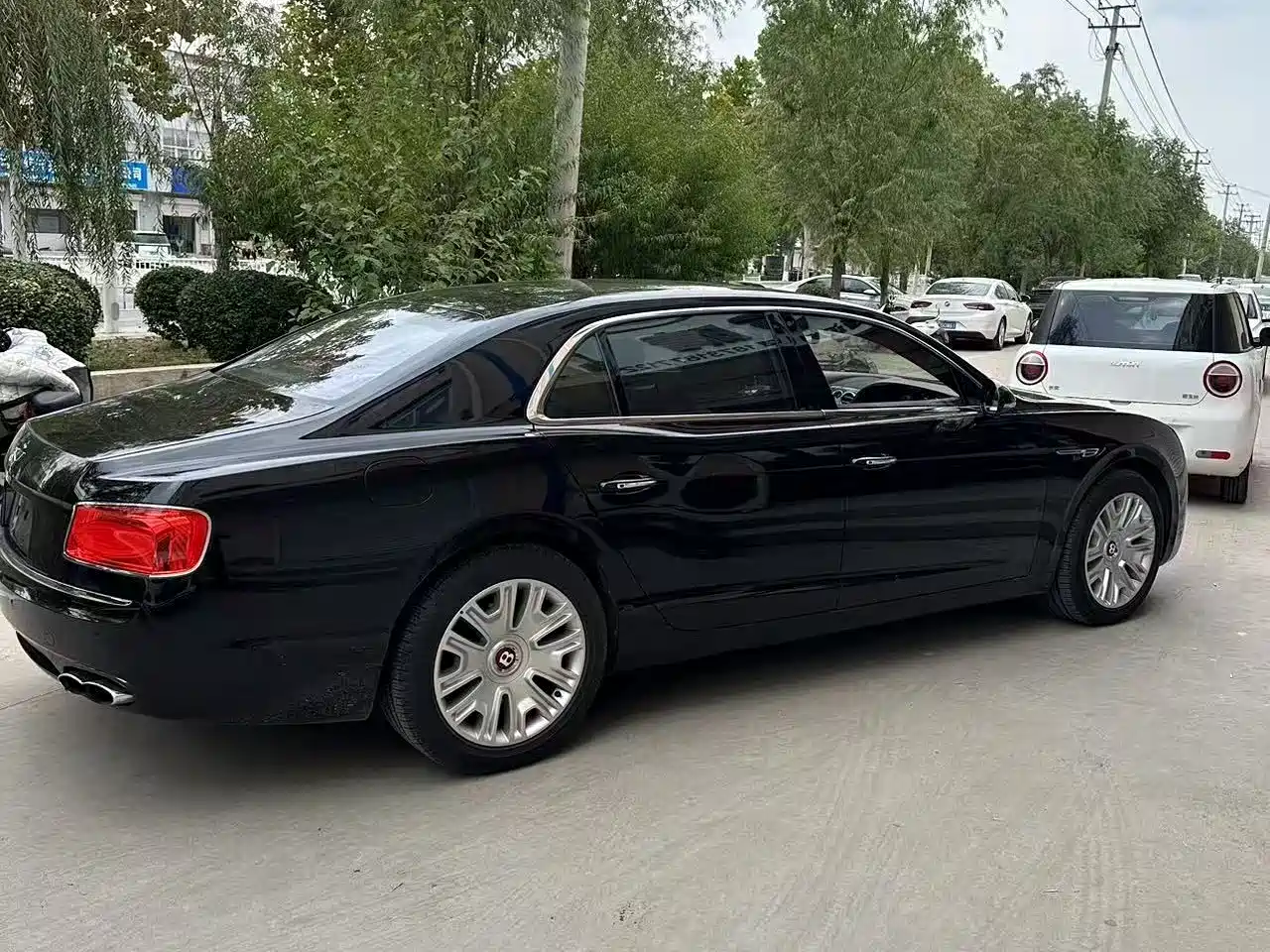 Photo 3 - Bentley Flying Spur